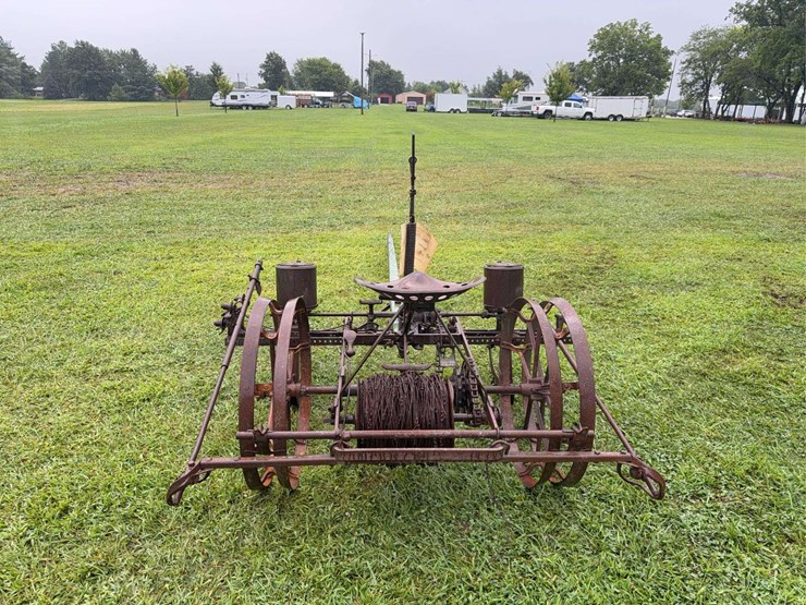 john-deere-two-row-planter-image-4