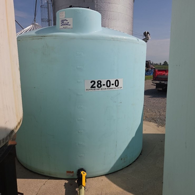 2500 gallon poly flat bottom tank