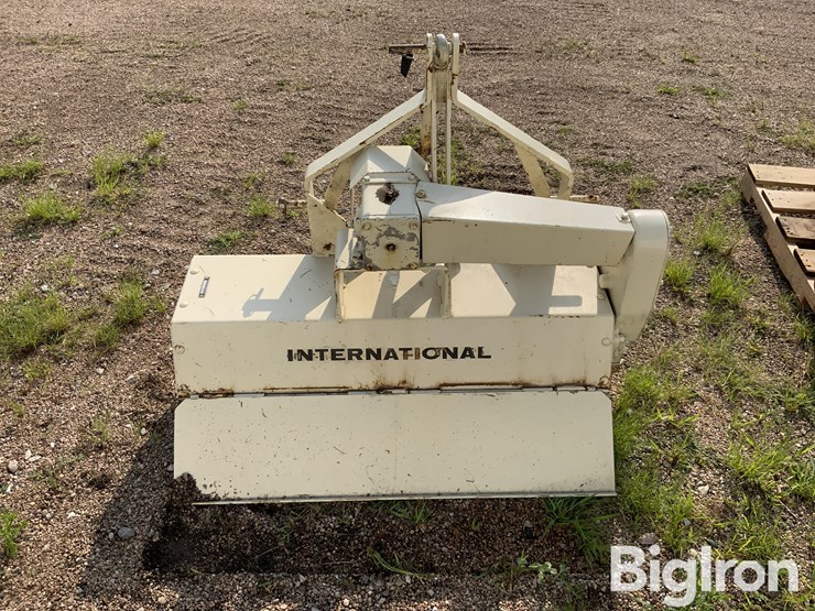 international-cub-154-lo-boy-image-6