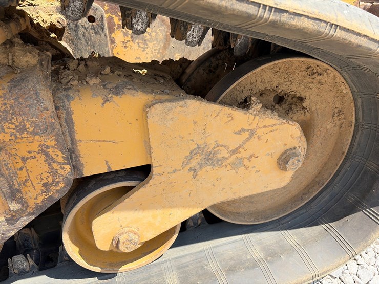 2012-caterpillar-279c2-image-7