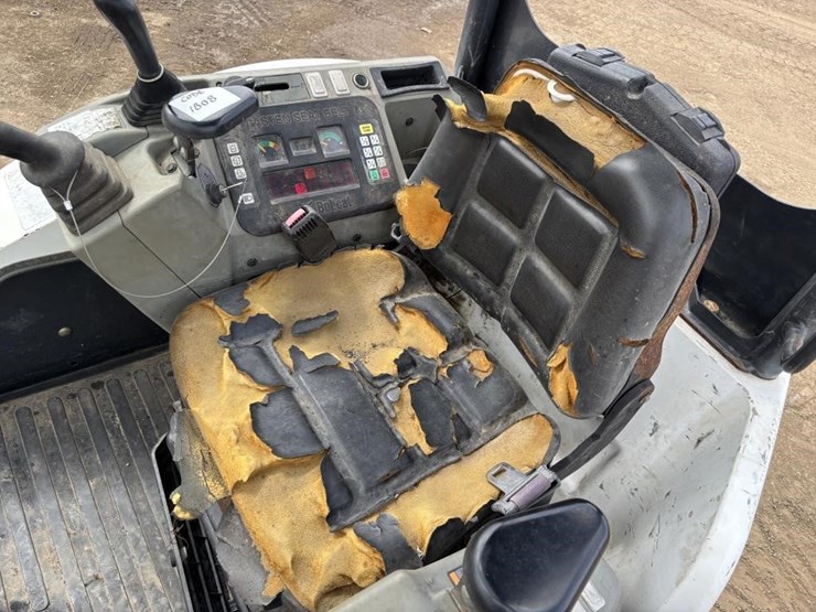 2013-bobcat-e26em-hydraulic-excavator-image-28