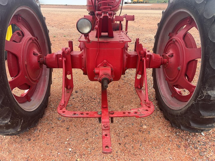 farmall-h-tractor-image-13