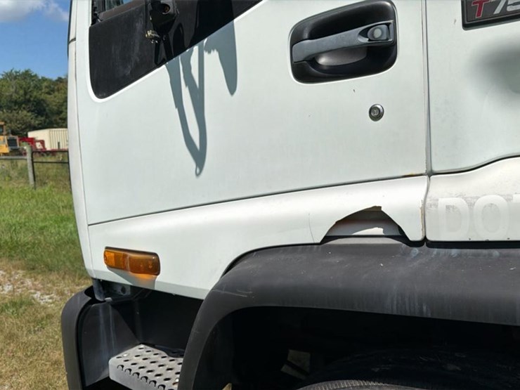 2001-gmc-t7500-image-26