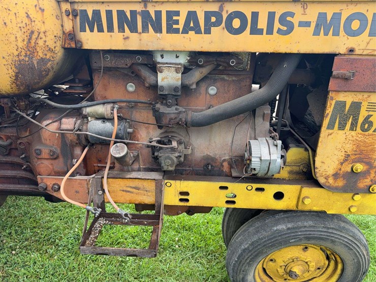 minneapolis-moline-m670-image-27