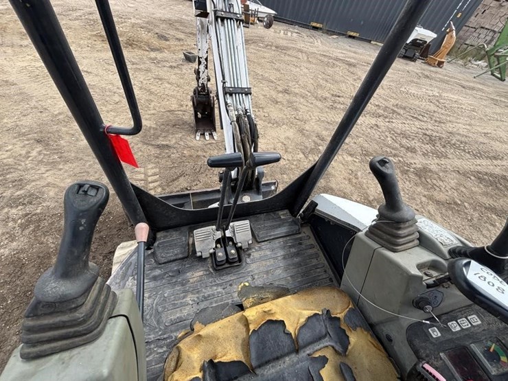 2013-bobcat-e26em-hydraulic-excavator-image-29