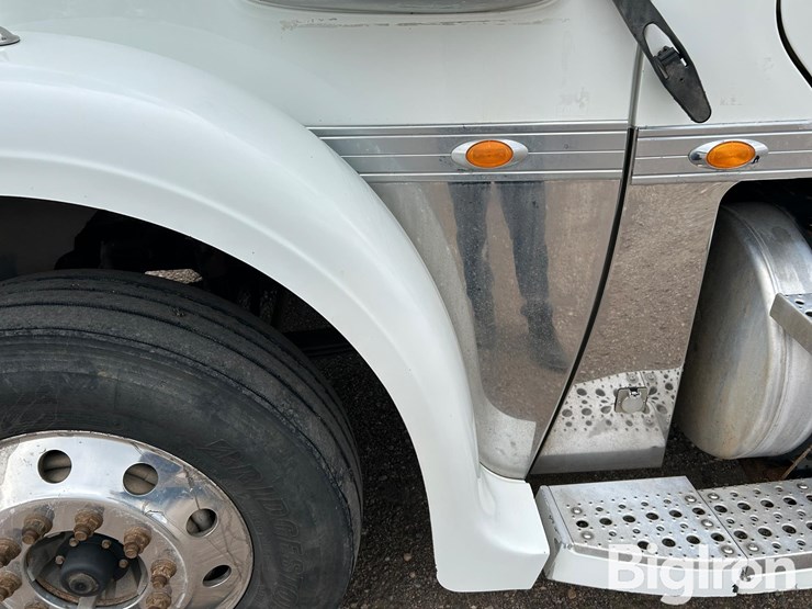 2017-freightliner-coronado-132-image-19