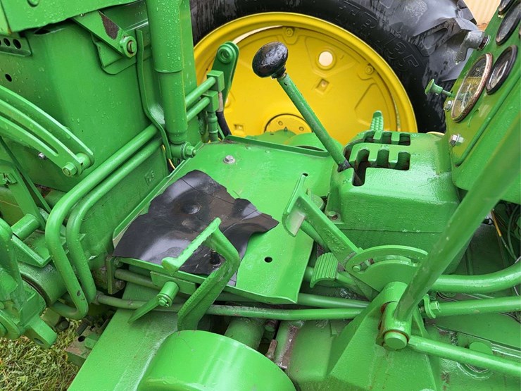 john-deere-520-image-25