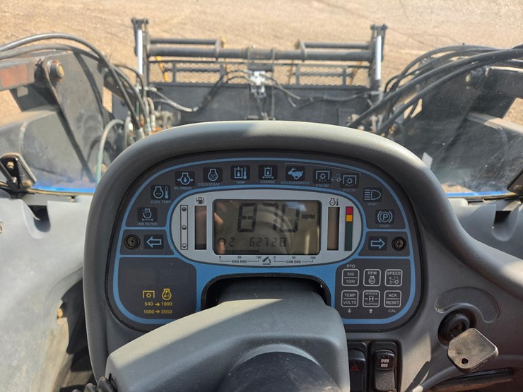new-holland-tv140-image-10