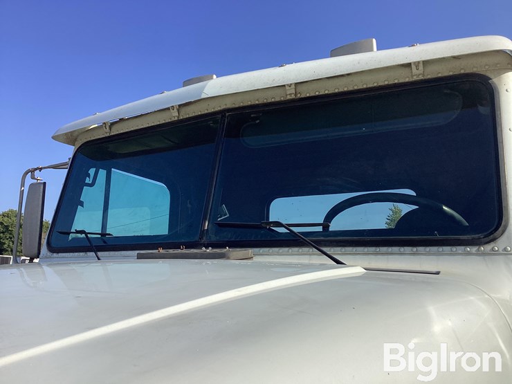 1997-freightliner-fld112-image-20