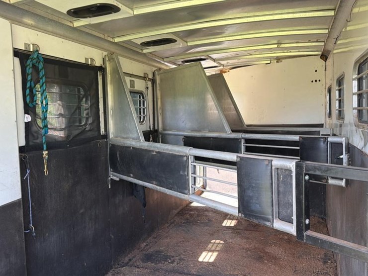 #660-•-sundowner-4-horse-trailer-image-10