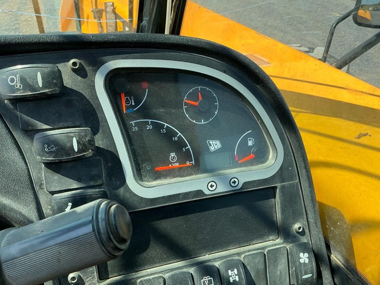 2012-jcb-550-image-22
