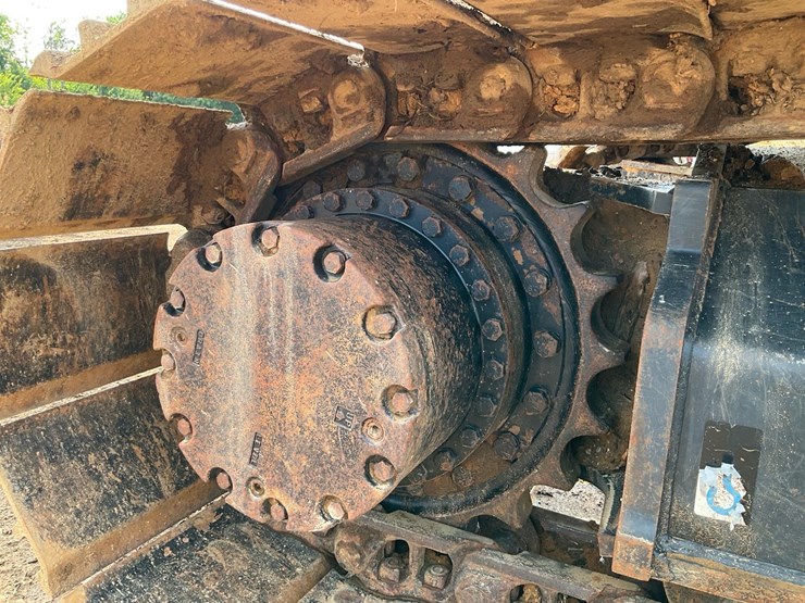 2023-john-deere-245-image-47