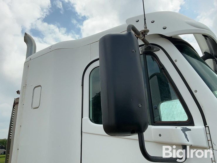 2007-freightliner-columbia-120-image-17