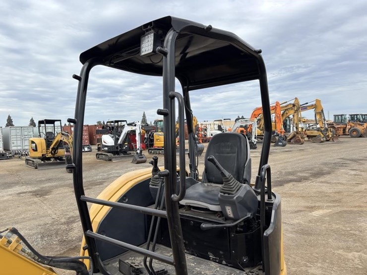 2015-caterpillar-303e-hydraulic-excavator-image-23