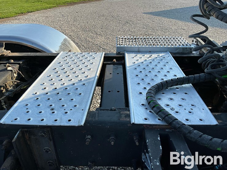 2014-peterbilt-384-image-20