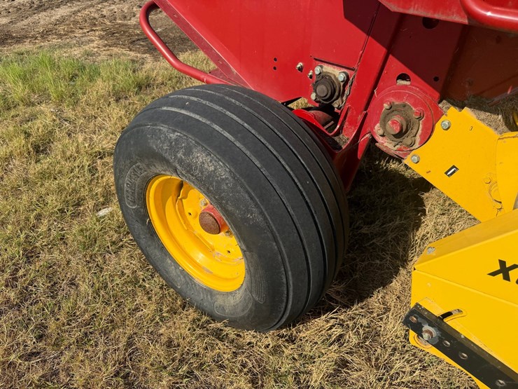 2014-new-holland-br7060-image-12