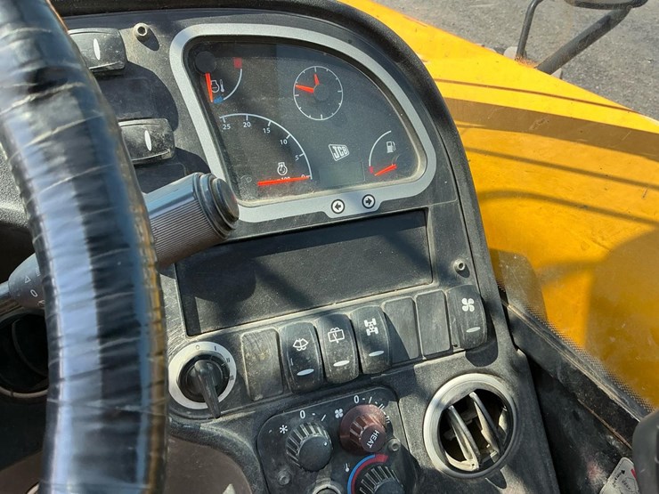 2012-jcb-550-image-21