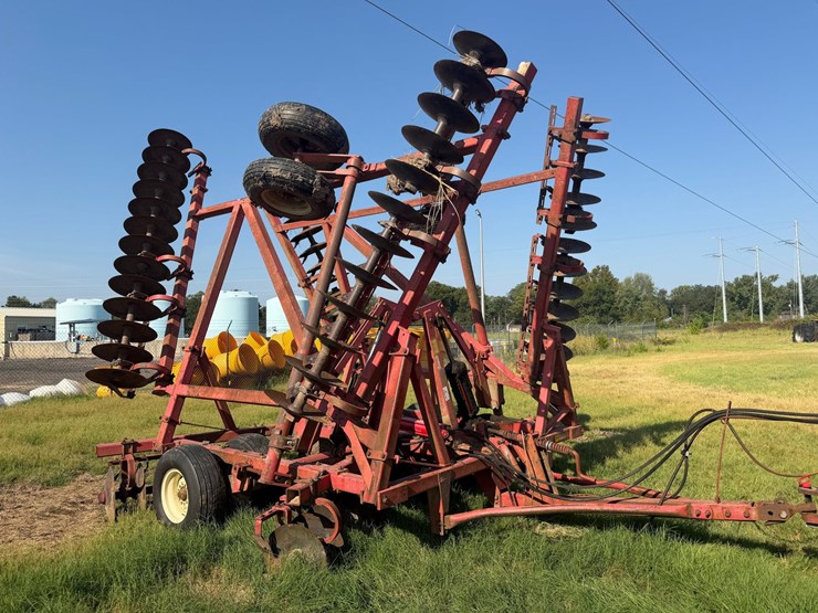 massey-ferguson-820-image-2