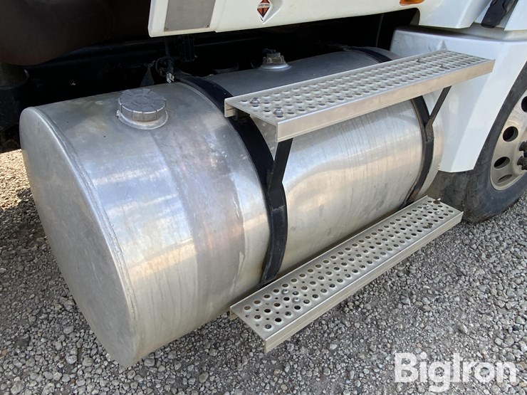 2011-international-prostar-image-14