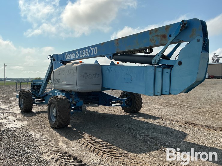 2007-genie-z-135-boom-lift-image-7