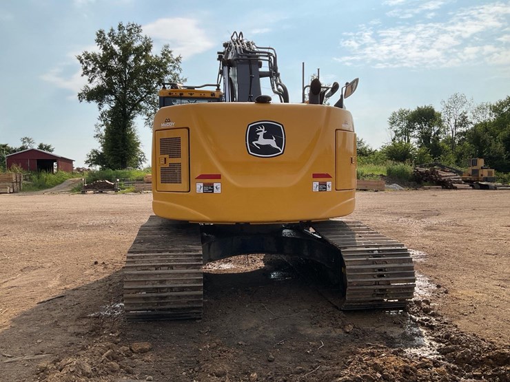 2023-john-deere-245-image-4