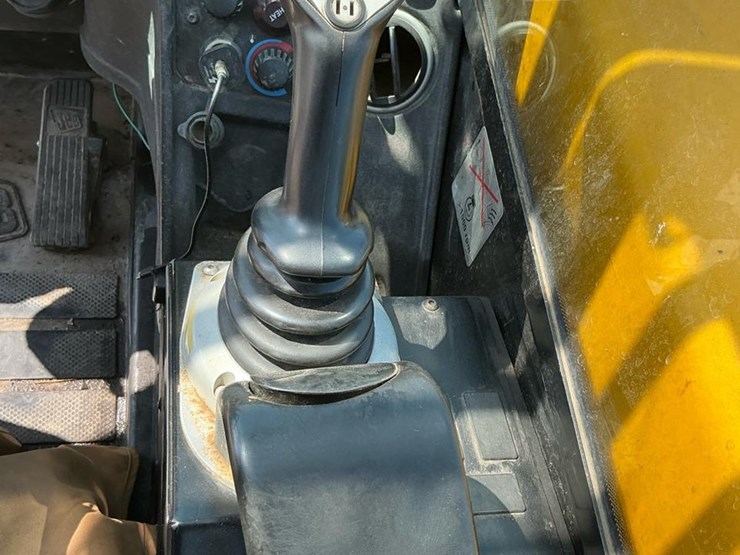 2012-jcb-550-image-18
