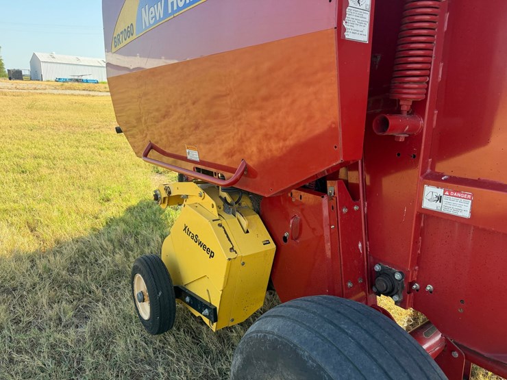 2014-new-holland-br7060-image-21