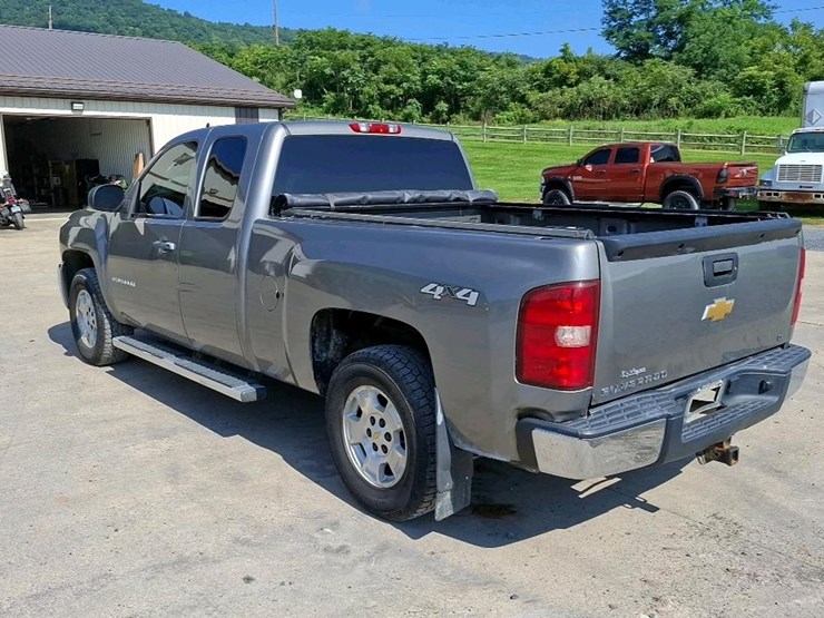2013-chevrolet-1500-image-3