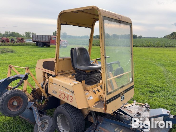 hustler-4400-commercial-mower-image-16