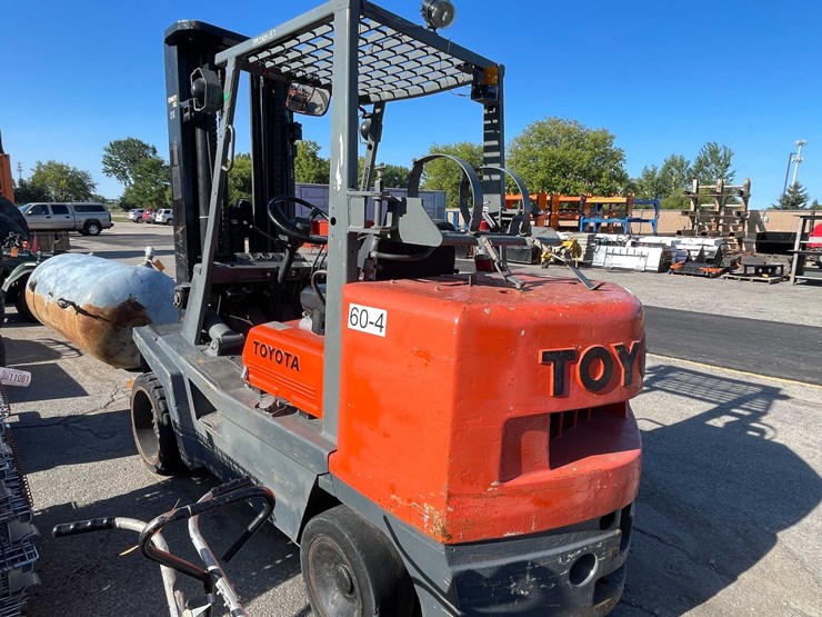 #1626-•-toyota-10,000lb-lift-capacity-forklift-(o3)-image-4