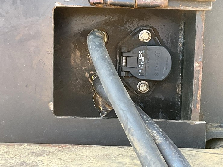 2013-deere-437d-image-68