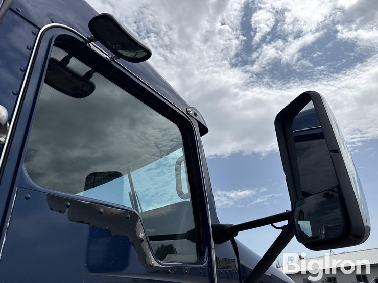 2011-kenworth-t600-image-18