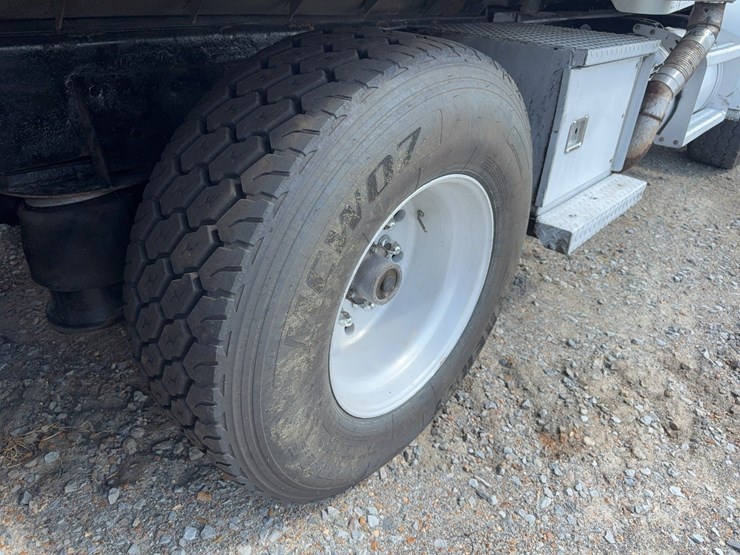1996-peterbilt-357-image-39