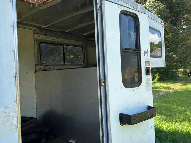 #660-•-sundowner-4-horse-trailer-image-16