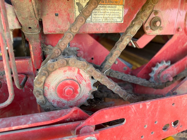 2014-new-holland-br7060-image-59