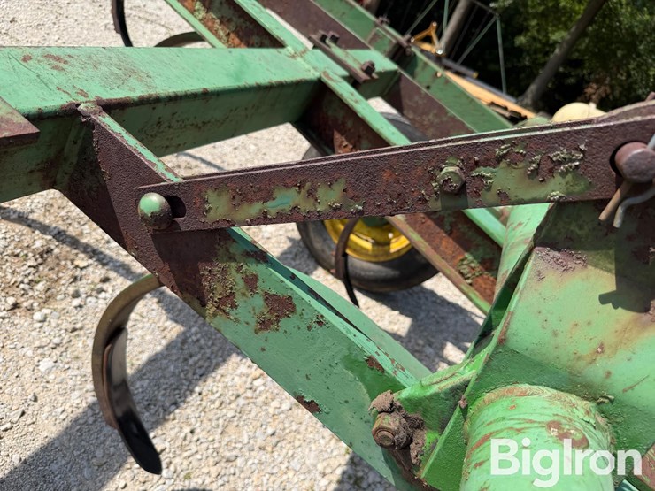 john-deere-100-image-18
