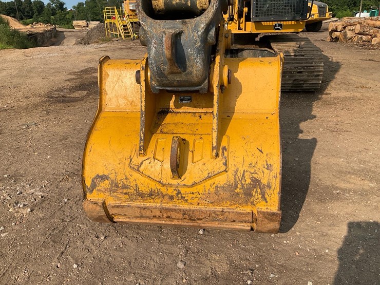 2023-john-deere-245-image-28