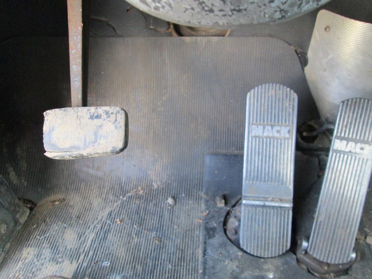 1993-mack-rd688s-image-45