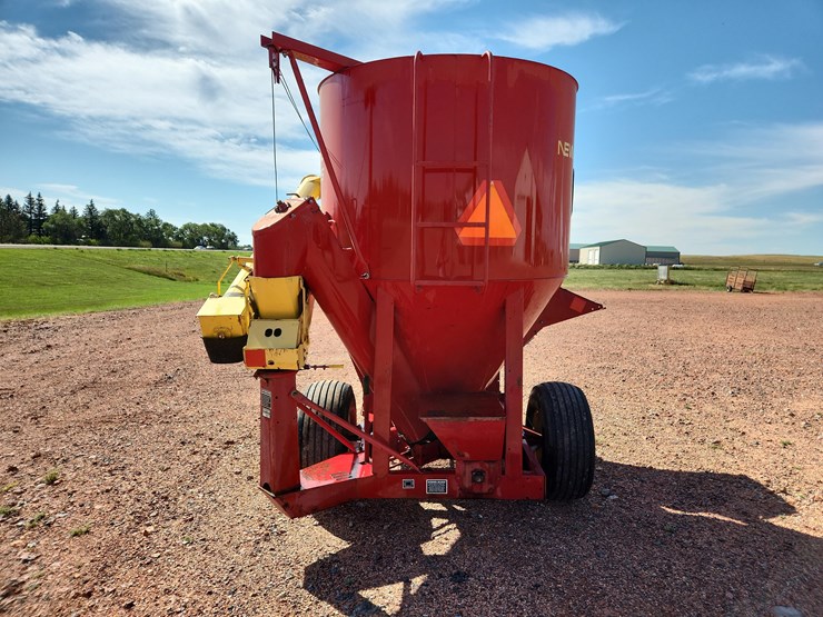 new-holland-355-image-12