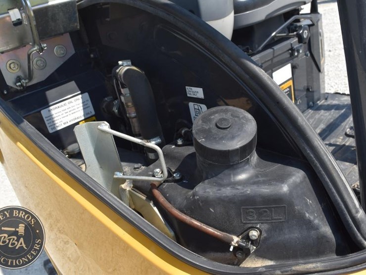 2020-deere-26g-image-44