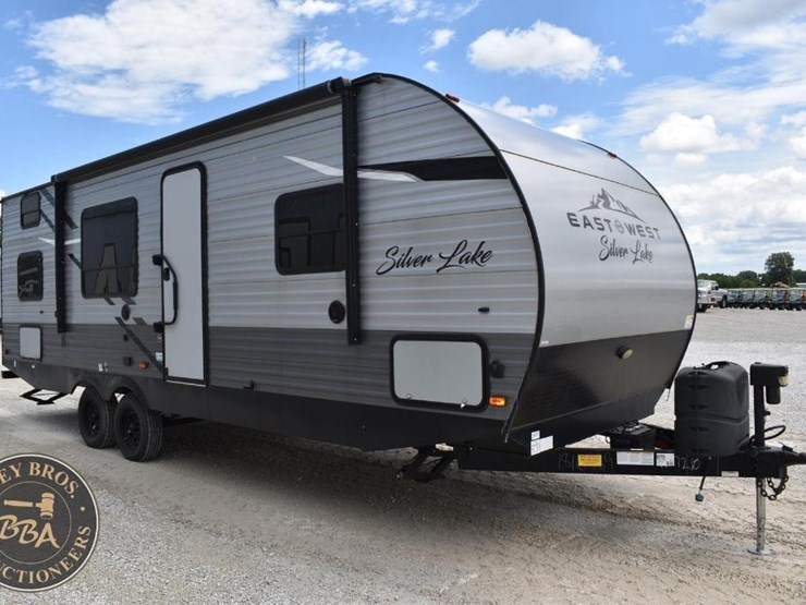 2021-east-to-west-silver-lake-27kns-46270-image-7