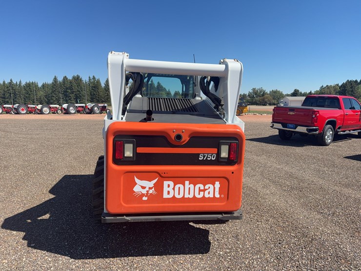 2011-bobcat-s750-image-3