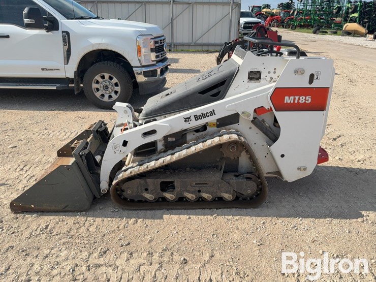 2017-bobcat-mt85-image-8