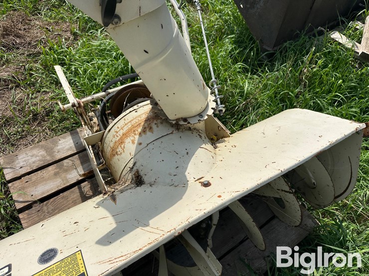 cub-cadet-190-450-snow-blower-attachment-image-17