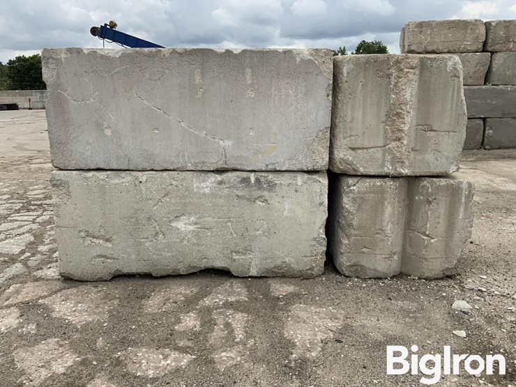 6'-x-3'-x-2.5'-interlocking-concrete-blocks-image-10