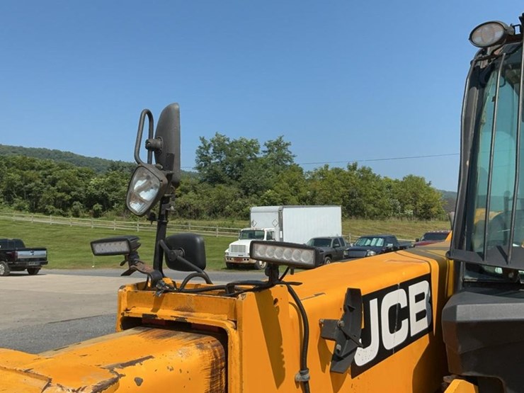 2012-jcb-550-image-43