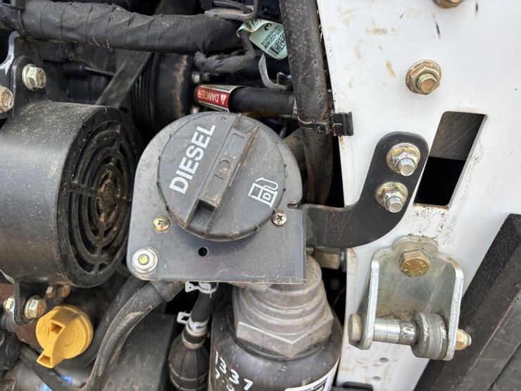 2017-bobcat-t595-image-37