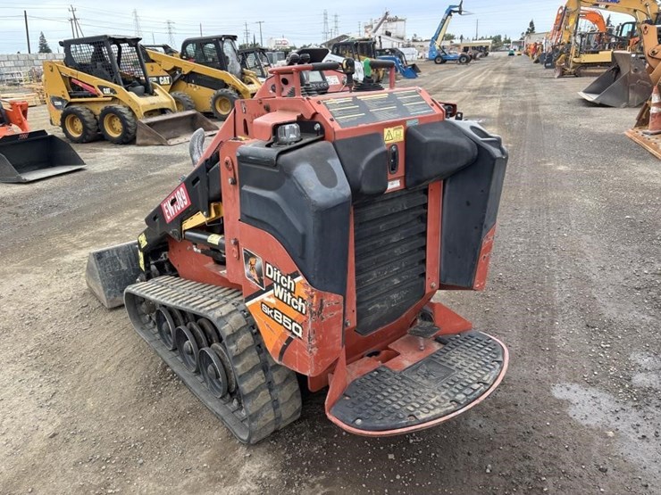 2016-ditch-witch-sk850-image-4