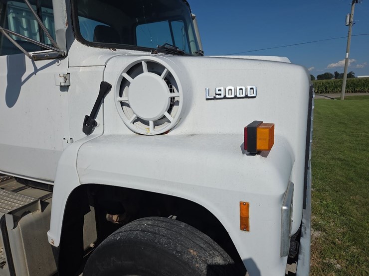 1996-ford-l9000-image-6