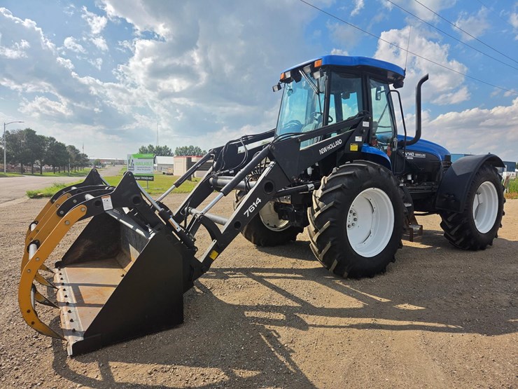 new-holland-tv140-image-1